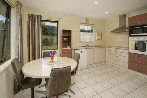 Photo of property in 21 Woodstock Place, Stoke, Nelson, 7011