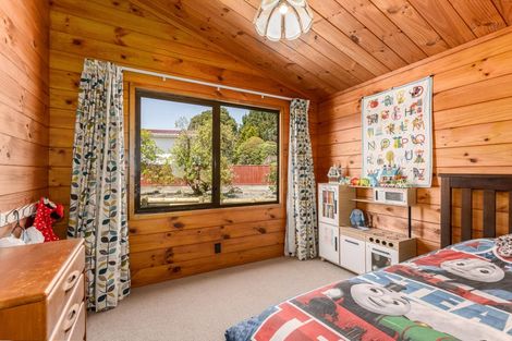 Photo of property in 1 Dunleith Grove, Silverstream, Upper Hutt, 5019