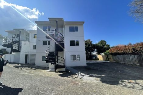 Photo of property in 8g Arotau Place, Grafton, Auckland, 1023