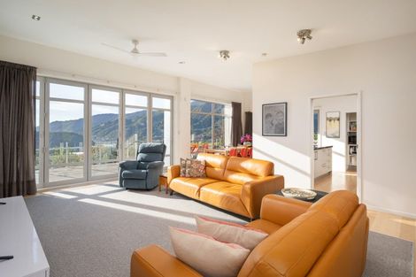 Photo of property in 33 Harbour View Heights, Picton, 7220