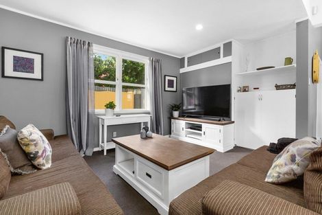 Photo of property in 2 Te Pari Pari Road, Pukerua Bay, 5026