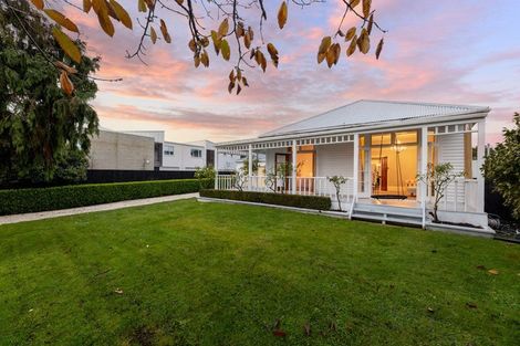 Photo of property in 28 Cleveland Street, Edgeware, Christchurch, 8013