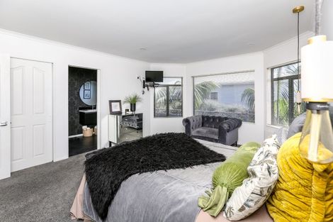 Photo of property in 24 Sackville Street, Fitzroy, New Plymouth, 4312