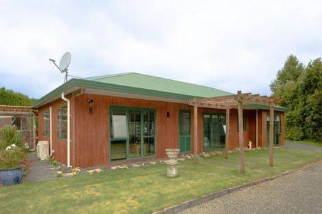 Photo of property in 495 Arapaepae Road, Ohau, Levin, 5570