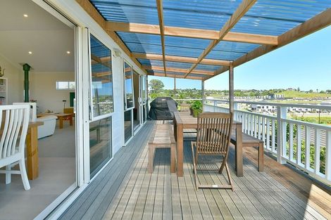 Photo of property in 100 Whangaparaoa Road, Red Beach, 0932
