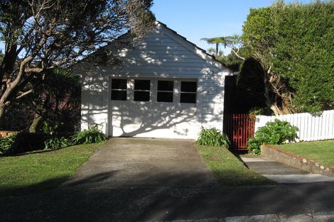 Photo of property in 10 Homewood Crescent, Karori, Wellington, 6012