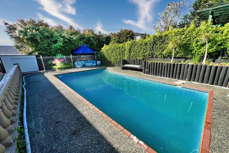Photo of property in 20 Longbill Place, Glendene, Auckland, 0602