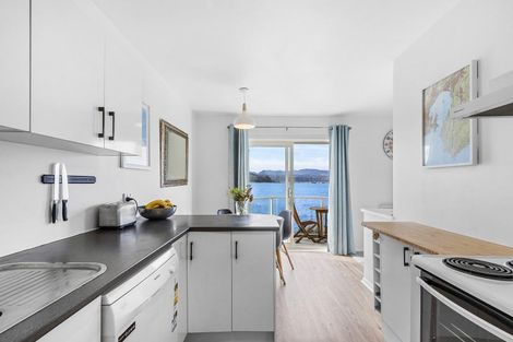 Photo of property in 2/420 Queens Drive, Lyall Bay, Wellington, 6022