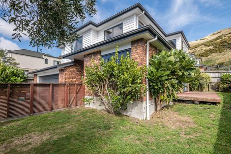 Photo of property in 68 Erlestoke Crescent, Churton Park, Wellington, 6037
