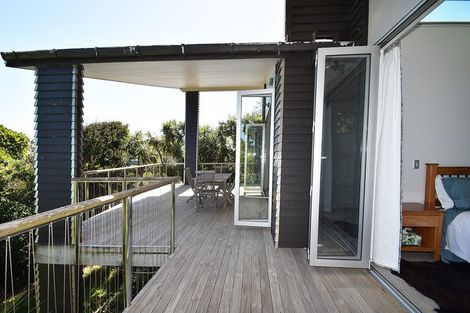 Photo of property in 9 Domain Crescent, Muriwai, Waimauku, 0881