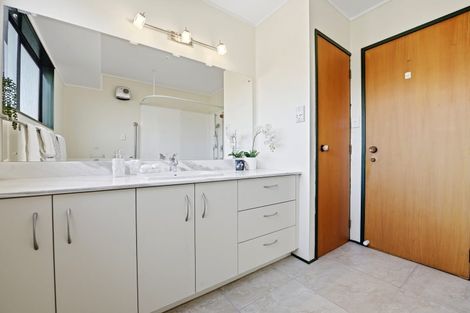 Photo of property in 2/983 Beach Road, Torbay, Auckland, 0630