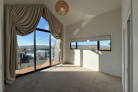 Photo of property in 27b Dawnhaven Drive, Te Atatu Peninsula, Auckland, 0610