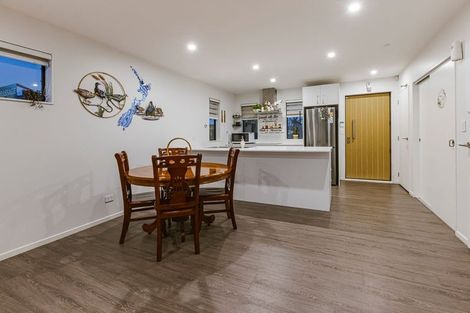 Photo of property in 4337 Great North Road, Glendene, Auckland, 0602