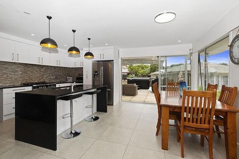 Photo of property in 28 Tiroroa Avenue, Te Atatu South, Auckland, 0610