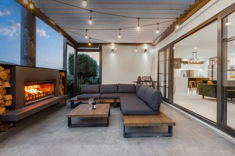 Photo of property in 88 Queen Charlotte Drive, Aotea, Porirua, 5024