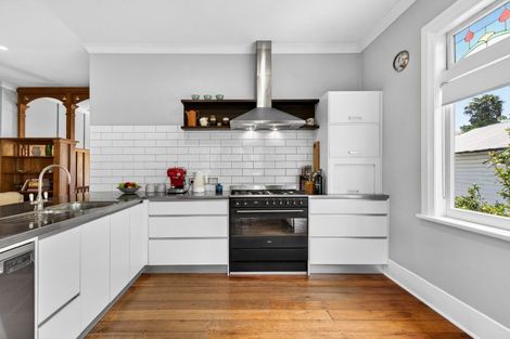 Photo of property in 23 Cameron Road, Bluff Hill, Napier, 4110