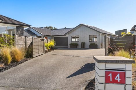 Photo of property in 14 Leebank Crescent, Riverhead, 0820