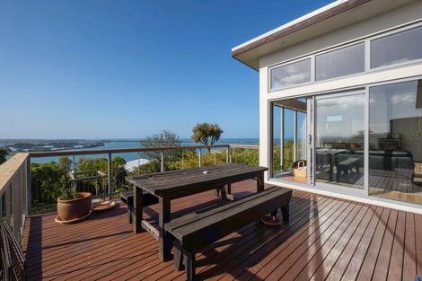 Photo of property in 33 Marama Crescent, Mount Pleasant, Christchurch, 8081