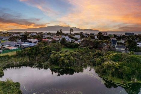 Photo of property in 10 Fenside Street, Waikanae Beach, Waikanae, 5036
