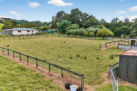 Photo of property in 32 Franklin Road, Paparoa, 0571