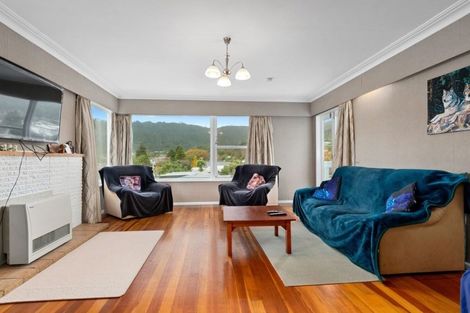 Photo of property in 176 George Street, Stokes Valley, Lower Hutt, 5019
