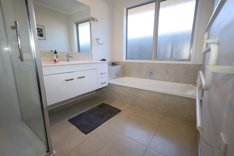 Photo of property in 16 Te Kio Crescent, Papamoa Beach, Papamoa, 3118