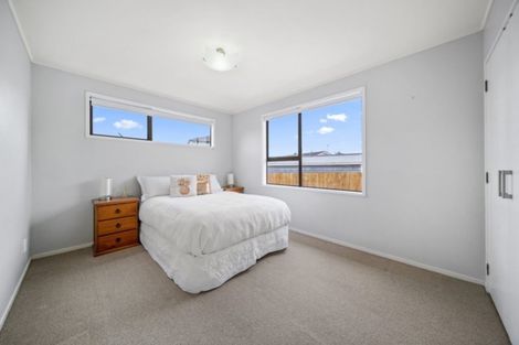Photo of property in 5 Darren Crescent, Half Moon Bay, Auckland, 2012