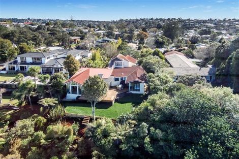 Photo of property in 98 Cliff View Drive, Green Bay, Auckland, 0604