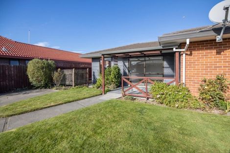 Photo of property in 2/83 Middlepark Road, Sockburn, Christchurch, 8042