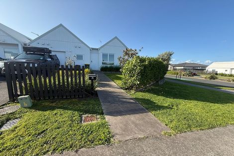 Photo of property in 36 Taikura Avenue, Red Beach, 0932