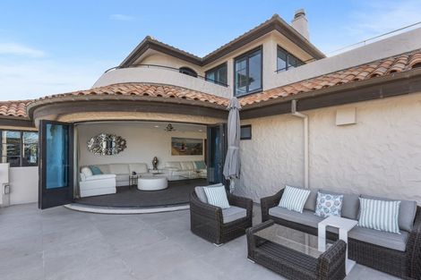 Photo of property in 1/60 Milford Road, Milford, Auckland, 0620