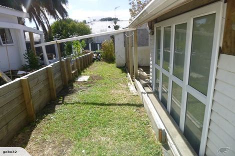 Photo of property in 32 Te Atatu Road, Te Atatu South, Auckland, 0610