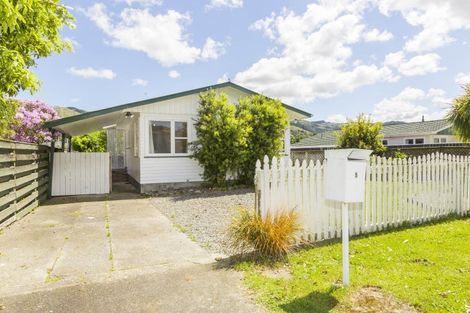 Photo of property in 5 Ruru Crescent, Heretaunga, Upper Hutt, 5018