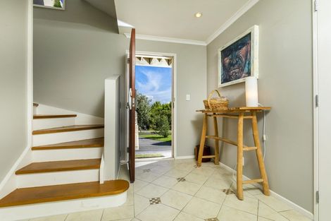 Photo of property in 2/102 Beresford Street, Bayswater, Auckland, 0622