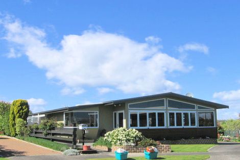 Photo of property in 28 Hinerau Grove, Waipahihi, Taupo, 3330