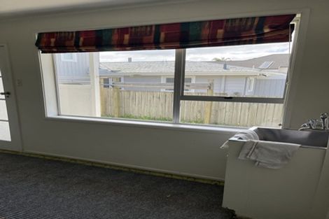 Photo of property in 2/32 Eastern Beach Road, Eastern Beach, Auckland, 2012