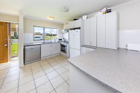Photo of property in 65 Naylors Drive, Mangere, Auckland, 2022