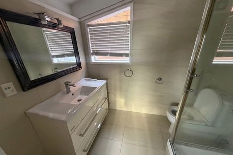 Photo of property in 2/9 Abbeygate Street, Birkdale, Auckland, 0626