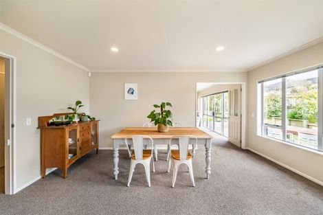 Photo of property in 31 Te Puia Drive, Aotea, Porirua, 5024