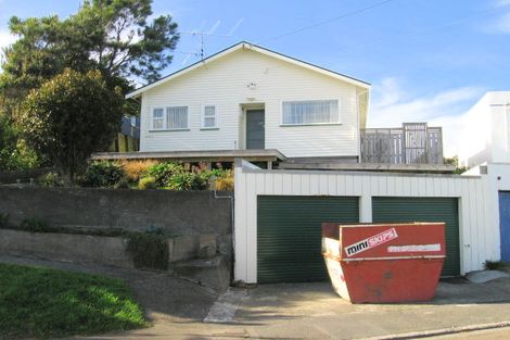 Photo of property in 140 Nevay Road, Karaka Bays, Wellington, 6022