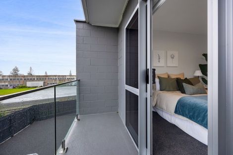 Photo of property in 38c Breakwater Road, Moturoa, New Plymouth, 4310