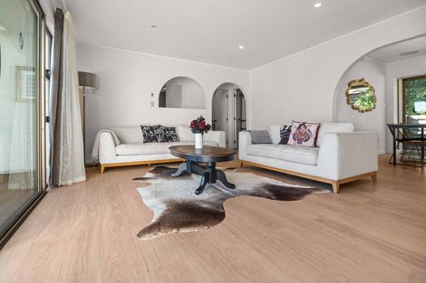 Photo of property in 31 Squirrel Lane, Browns Bay, Auckland, 0630