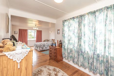Photo of property in 22 Egmont Street, Castlecliff, Whanganui, 4501