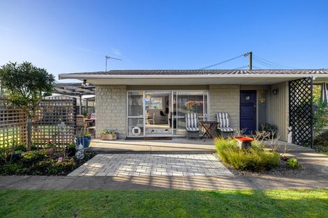 Photo of property in 96 Englefield Road, Northwood, Christchurch, 8051