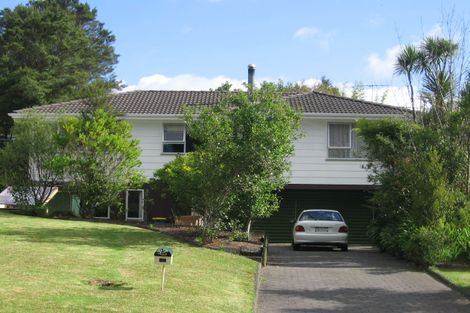 Photo of property in 37 Staincross Street, Green Bay, Auckland, 0604