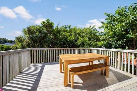 Photo of property in 22 Ranui Crescent, Khandallah, Wellington, 6035