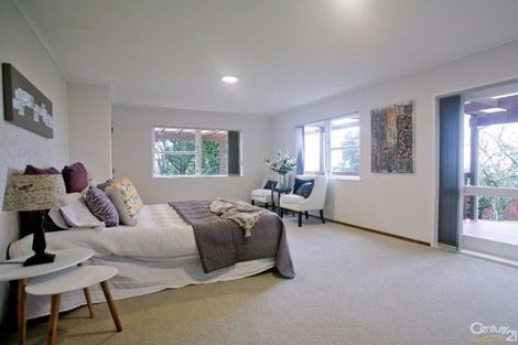 Photo of property in 31 Chatsworth Crescent, Pakuranga Heights, Auckland, 2010