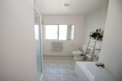 Photo of property in 1/11 Keswick Close, Northpark, Auckland, 2013