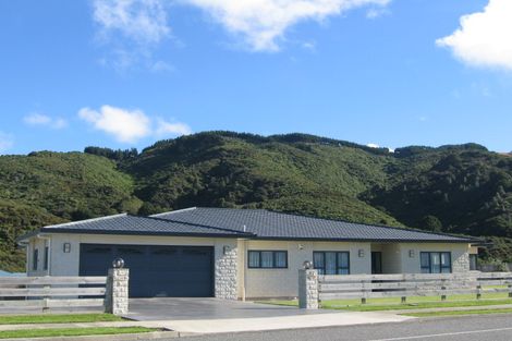 Photo of property in 77a Kirton Drive, Riverstone Terraces, Upper Hutt, 5018