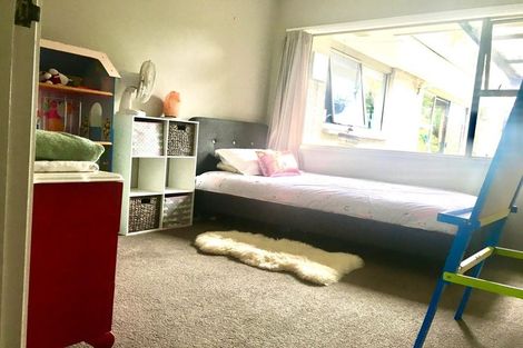 Photo of property in 38 Highland Park Drive, Highland Park, Auckland, 2010